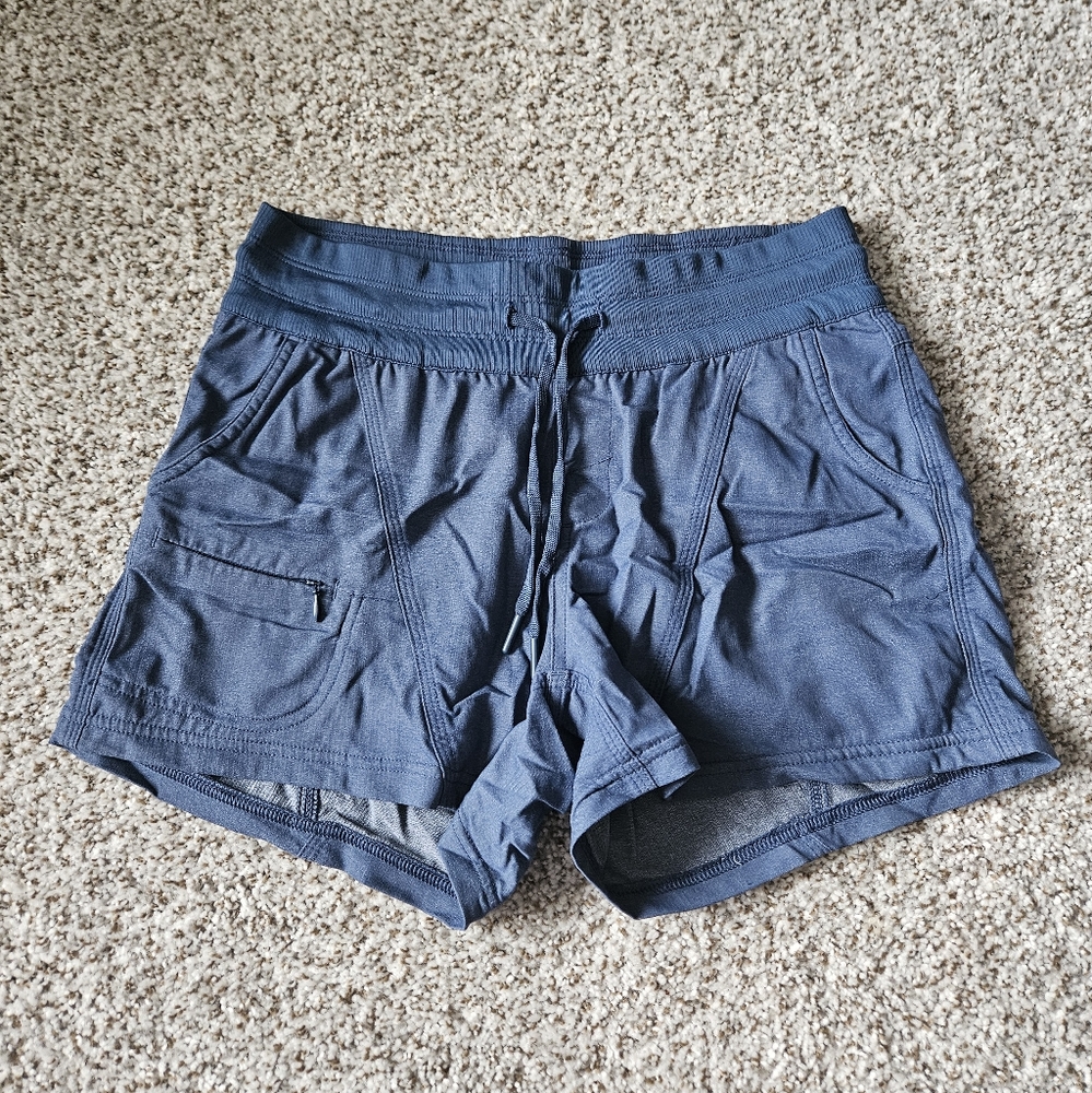 blue north face shorts
